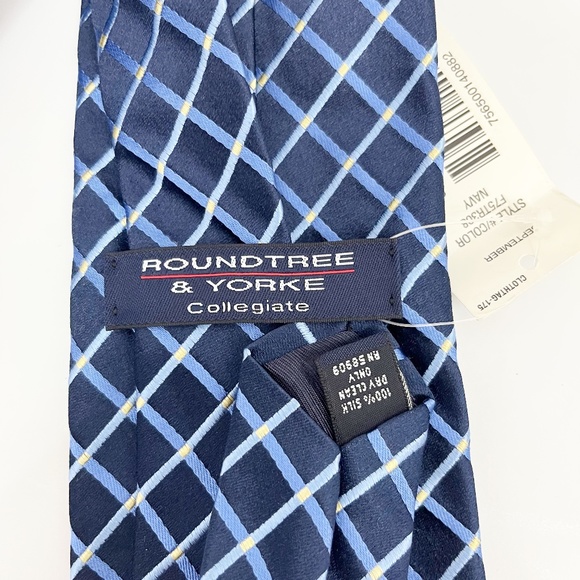 Roundtree & Yorke NEW Navy Blue Diamond Trellis Print Silk Tie - Picture 2 of 2